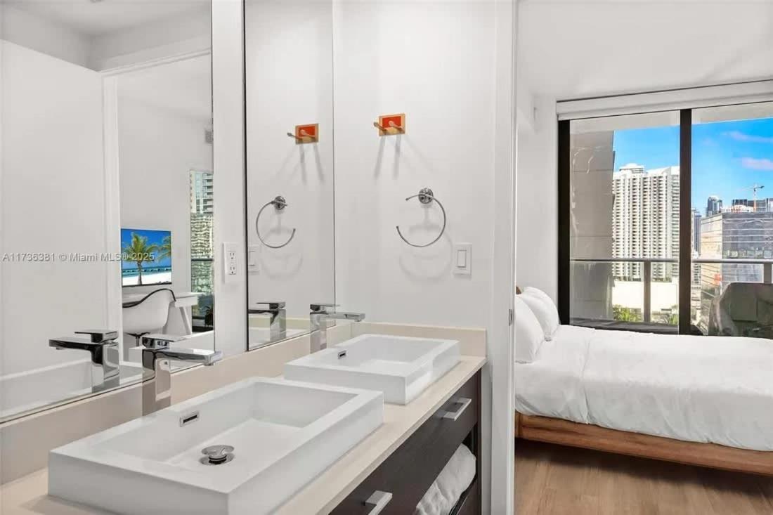 Corner With Wraparound Views In Brickell Appartement *