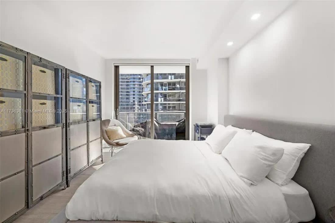 Corner With Wraparound Views In Brickell * Miami