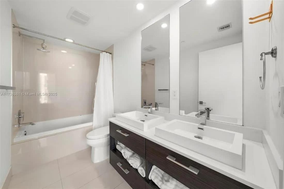 Corner With Wraparound Views In Brickell